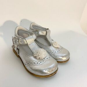 Silver Leather Girl Toddler Shoes with Floral Detail, Size 6